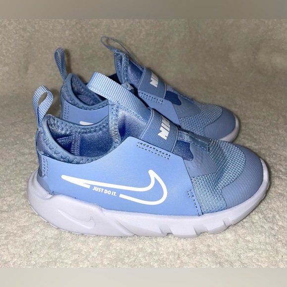 Nike Other - Nike flex runner 2 sneakers size 8